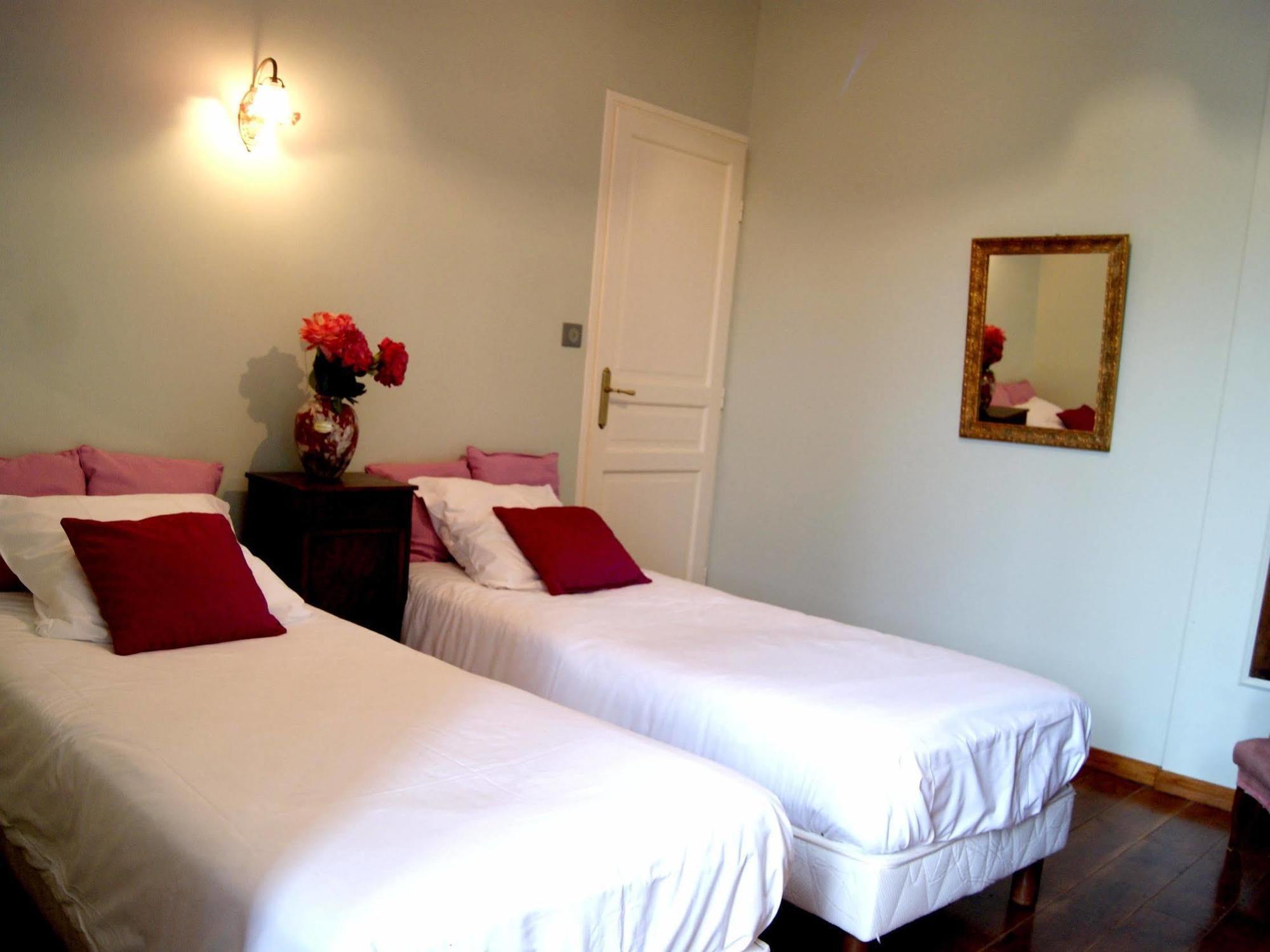 Hotel Logis - Restaurant La Marbrerie 3*